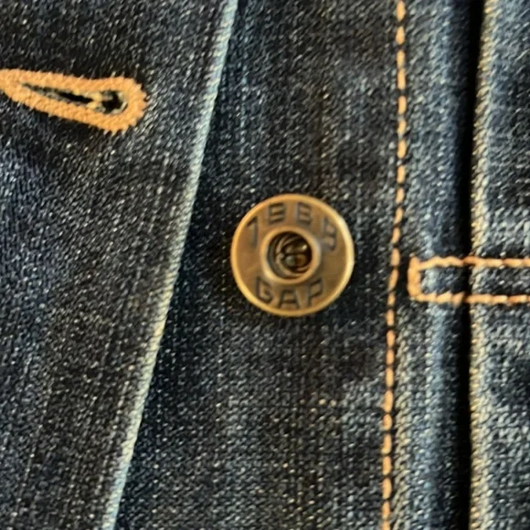 GAP Classic Denim Jacket, Size Medium - Picture 4 of 8